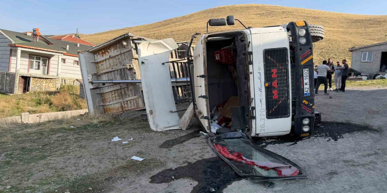 Şantiye alanında devrilen tır sürücüyü yaraladı