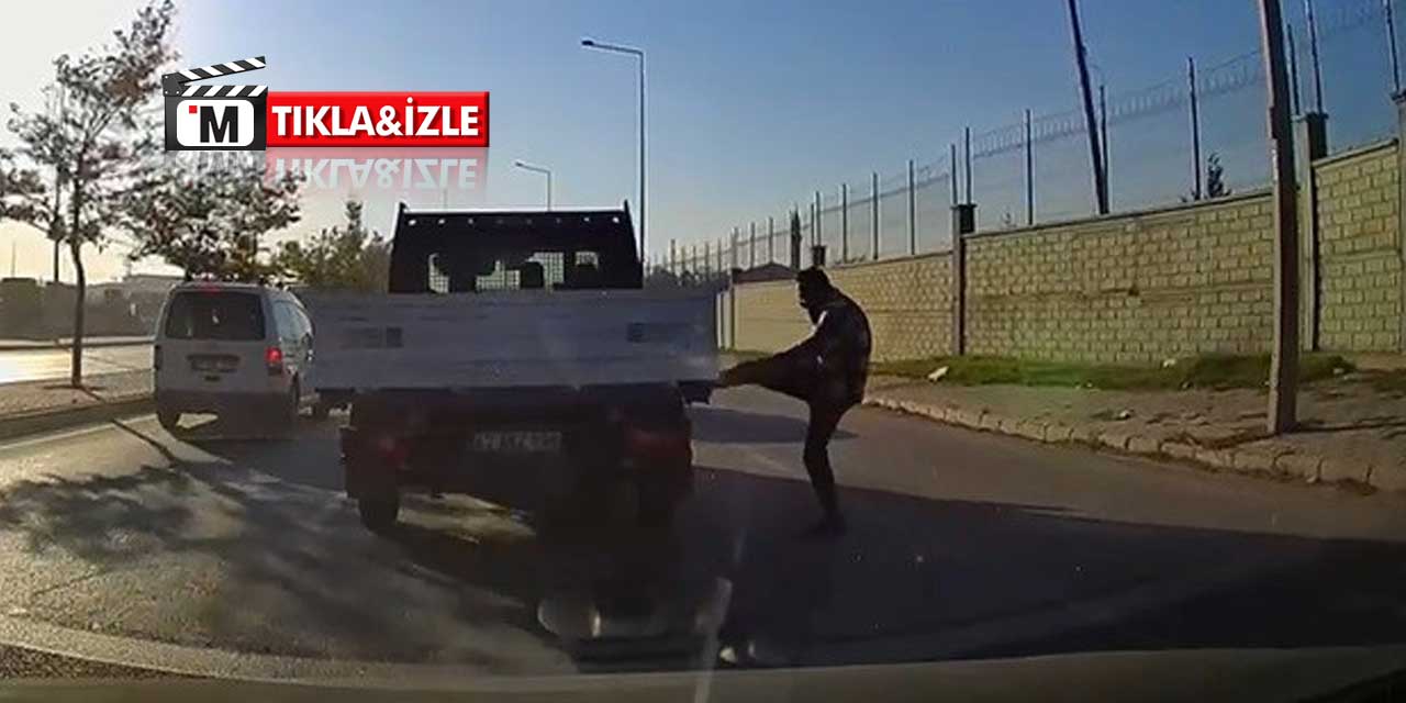 Araç Kamerası Yakaladı: Kamyonete tekme attı, cezayı yedi
