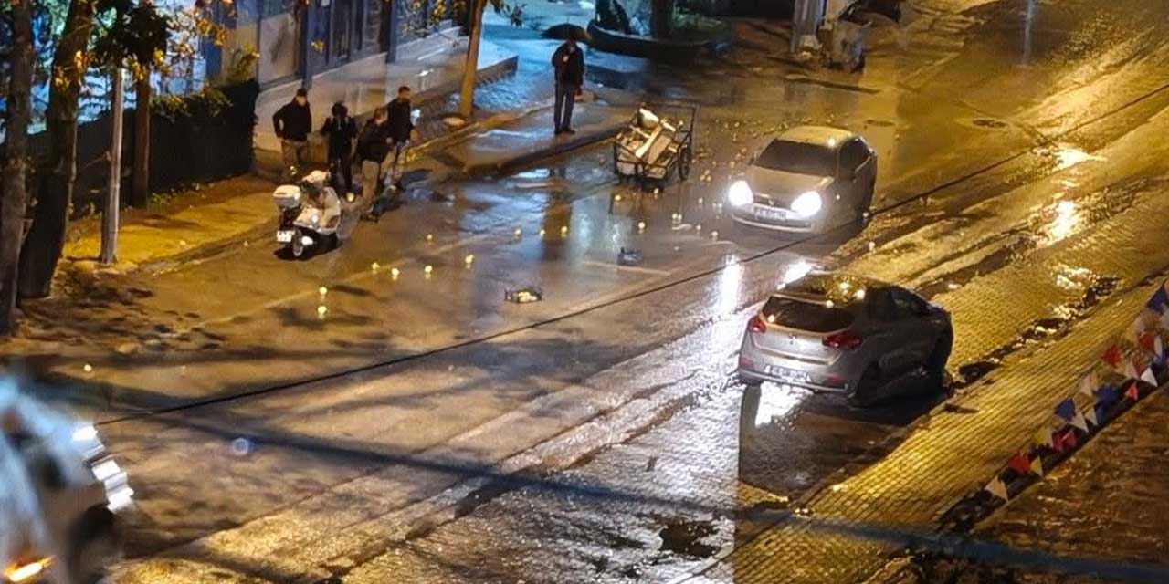 Kaza sonrası yola saçılan meyveleri vatandaşlar topladı