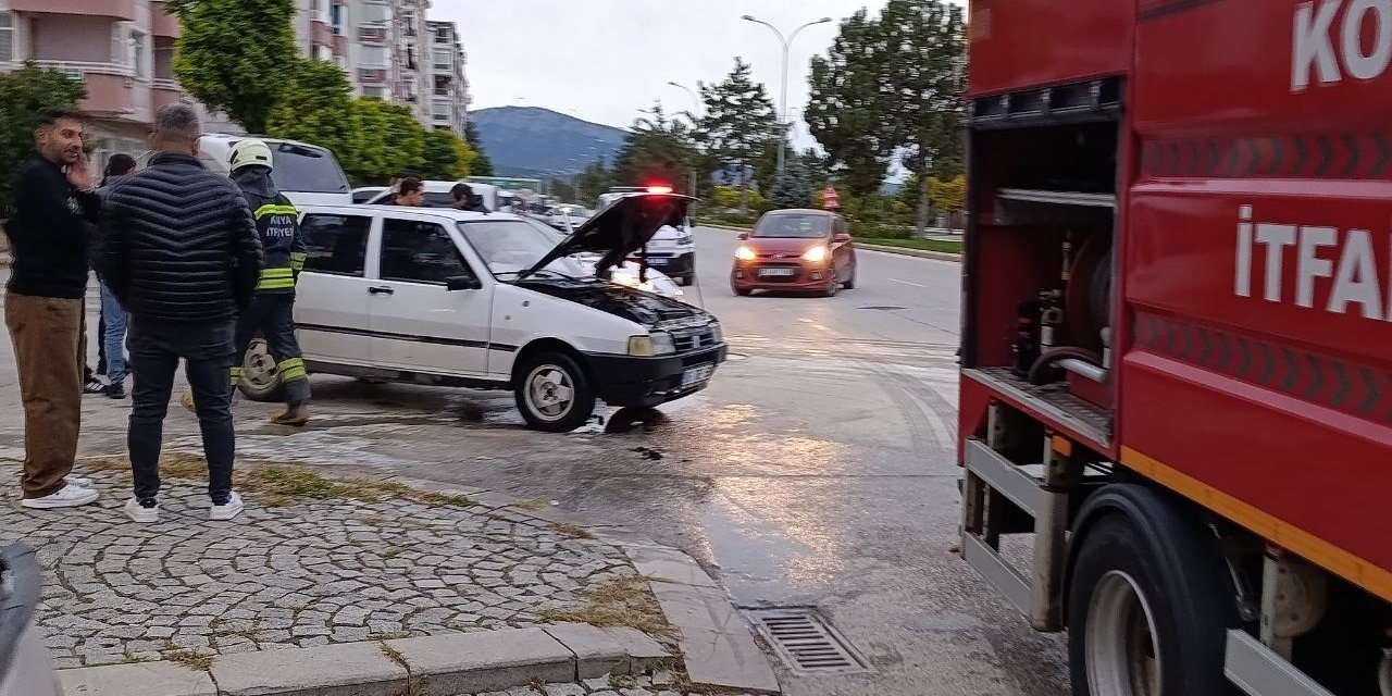 Seyir halindeki otomobilde yangın