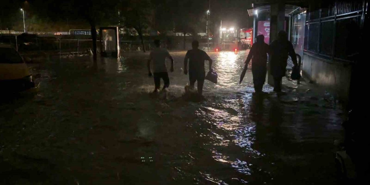 Bakan Kurum'dan İstanbul açıklaması: Afeti sahada takip ediyoruz