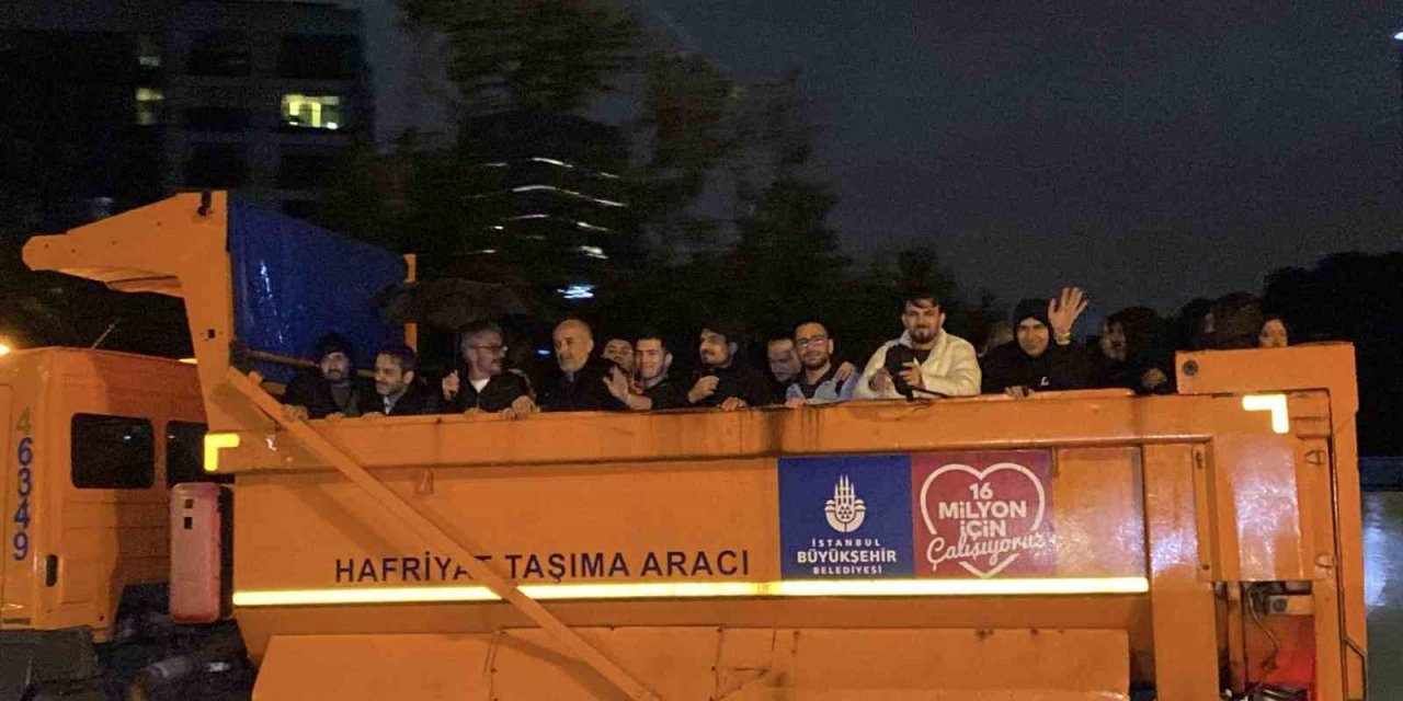 Şirkette mahsur kalan 200’ü aşkın çalışan, kamyonlarla kurtarıldı