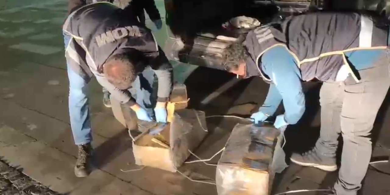 Konya'da aranan iki araçtan kutulardan cephanelik çıktı