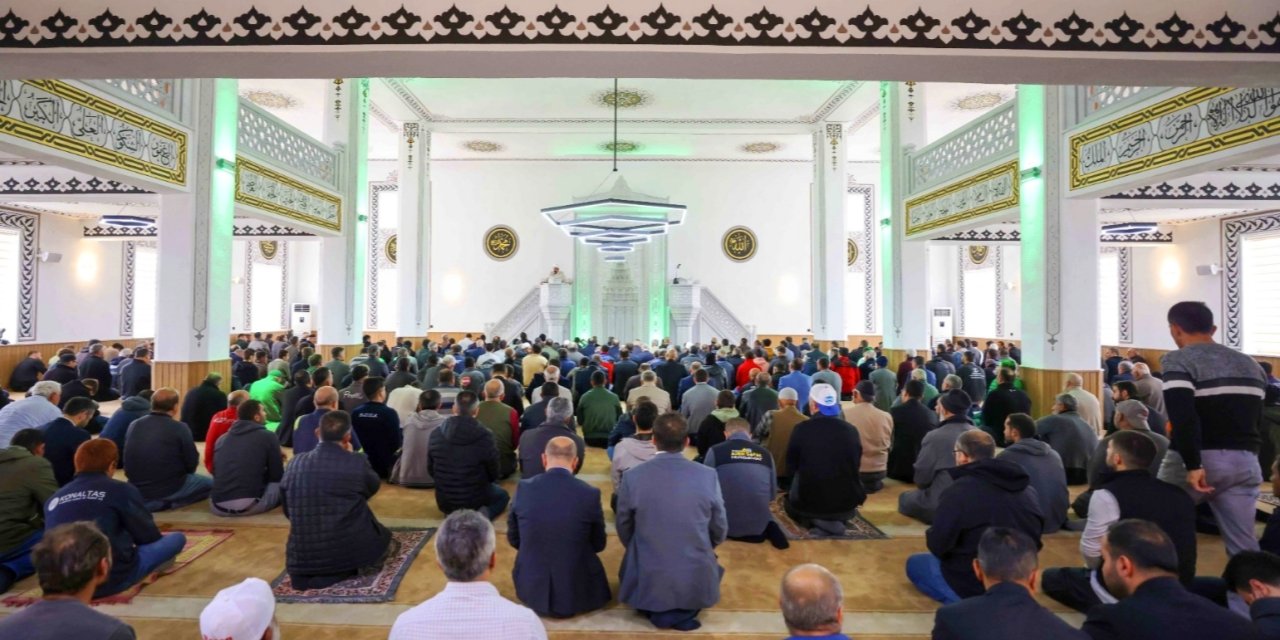 Gazze Camii Yeni Meram Sanayii’ne çok yakıştı