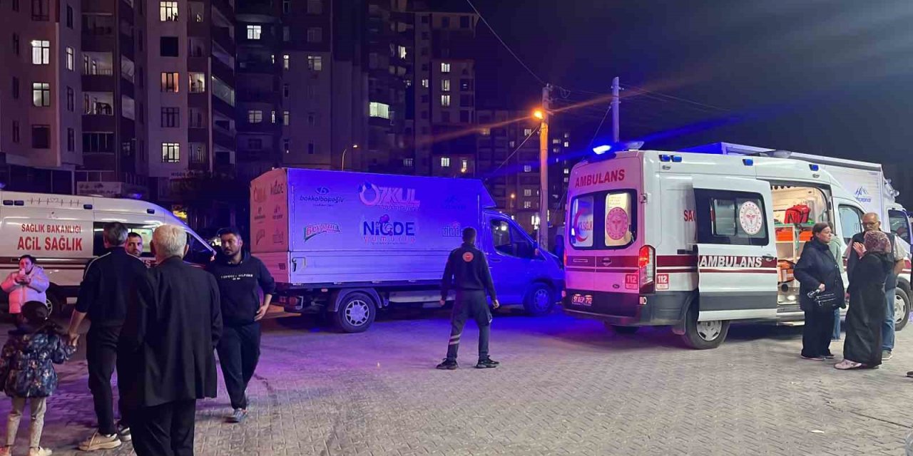 9. katta yangın! 5 kişi dumandan etkilendi