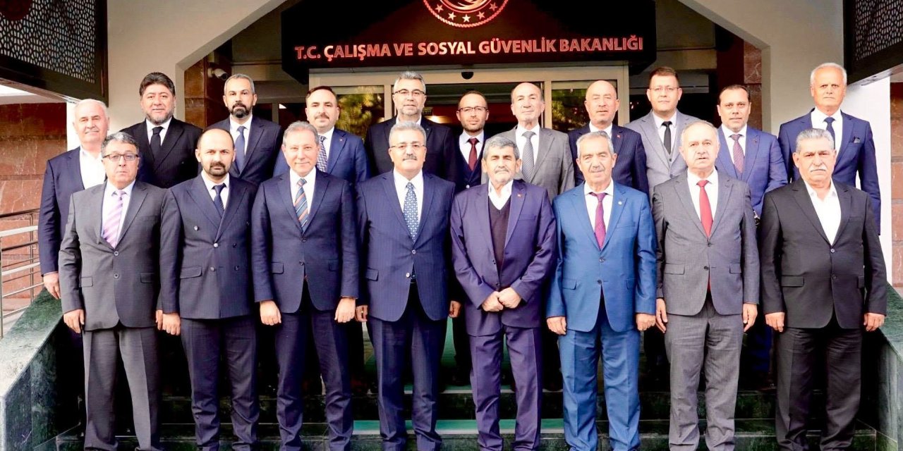 Konya Esnaf ve Sanatkarlar Odaları'ndan Bakan Yardımcısı Özçelik'e ziyaret