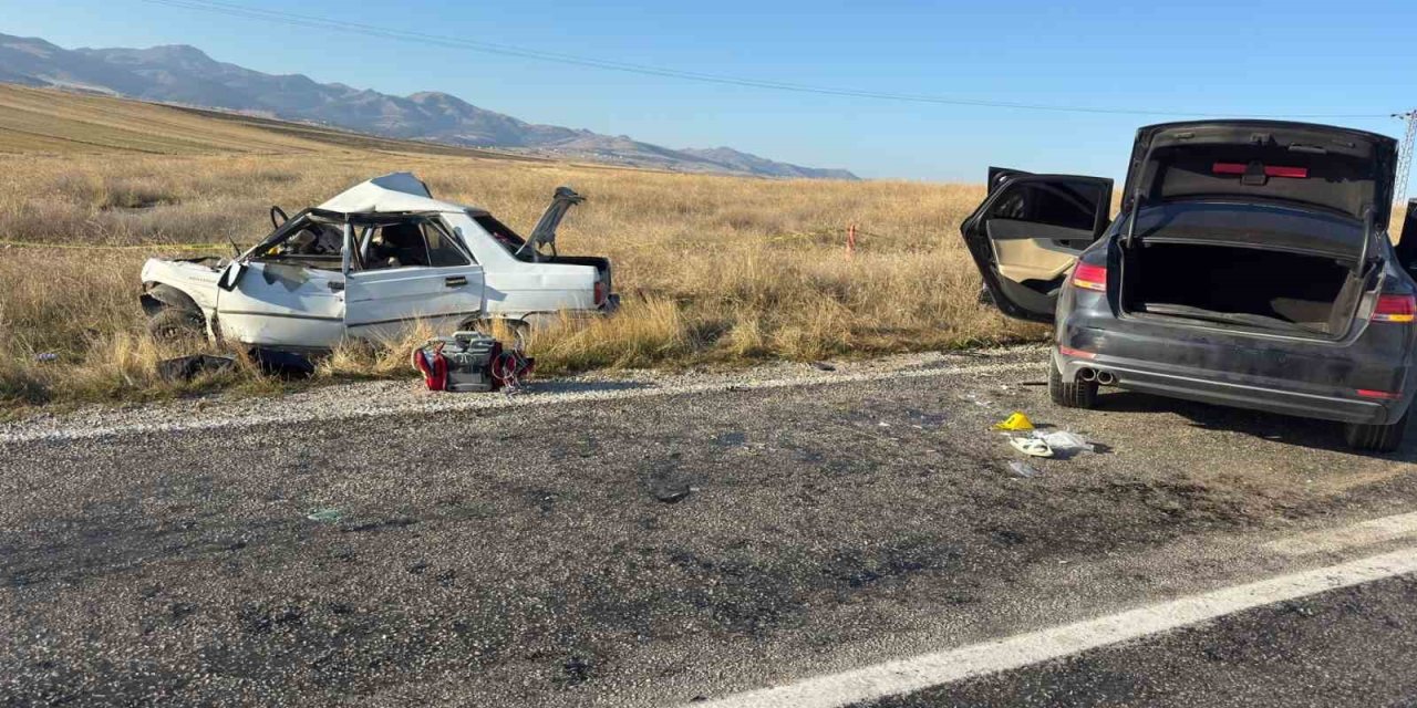 Emirdağ-Yunak Yolunda Kafa Kafaya Kaza: 4 Ölü