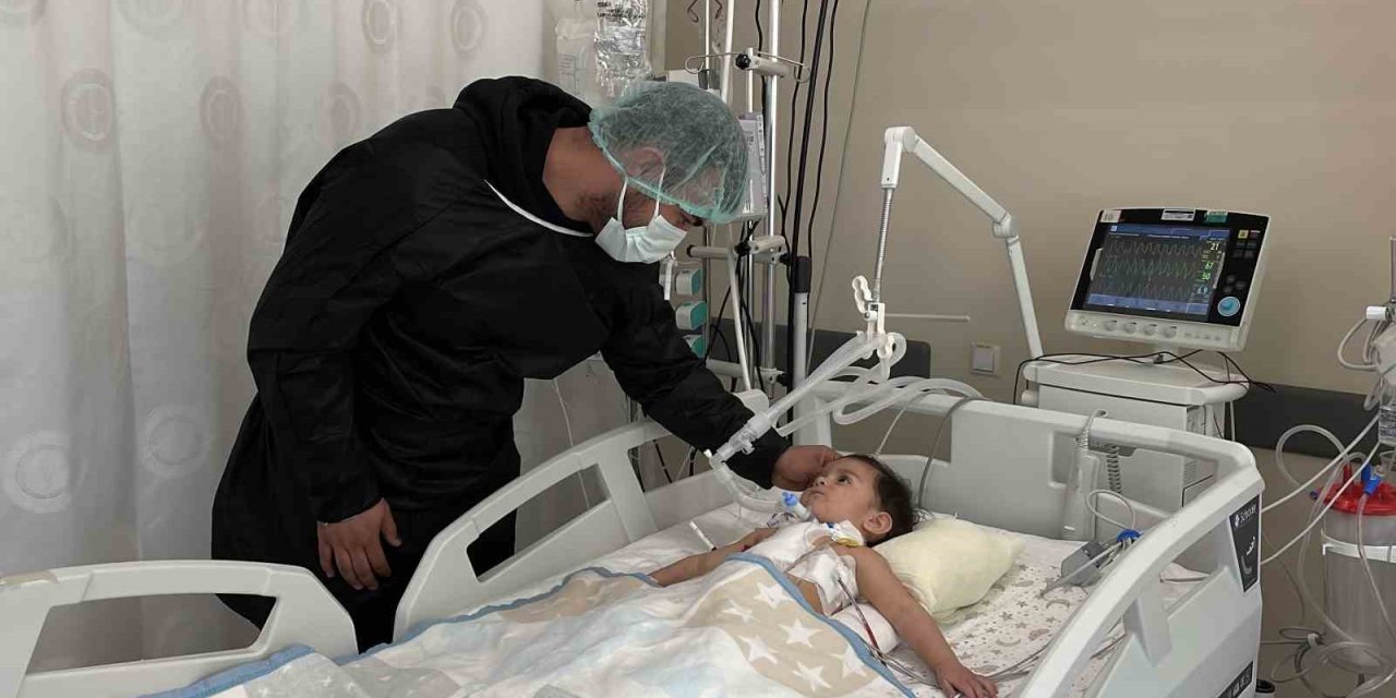Akciğerine Ceviz Kaçan Bebek Konya Şehir Hastanesi'nde Hayata Tutundu