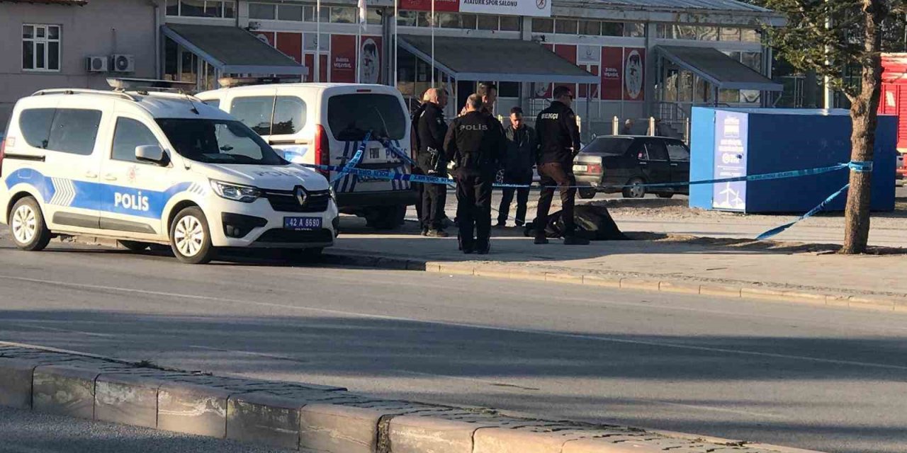 Kaldırımda Acı Ölüm: Cansız Bedeni Bulundu