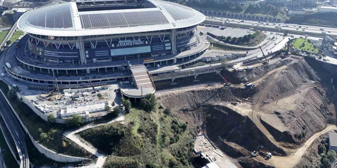 Sel sonrası Galatasaray stadında çalışmalar sürüyor