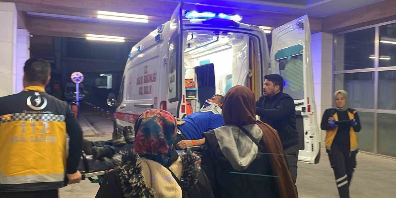 Babasının ardından hastaneye giderken kaza yaptı