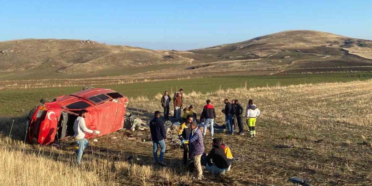 Taş İşçilerini Taşıyan Minibüs Devrildi: 6 Kişi Yaralandı