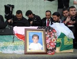 Cenaze töreninde idam sloganları