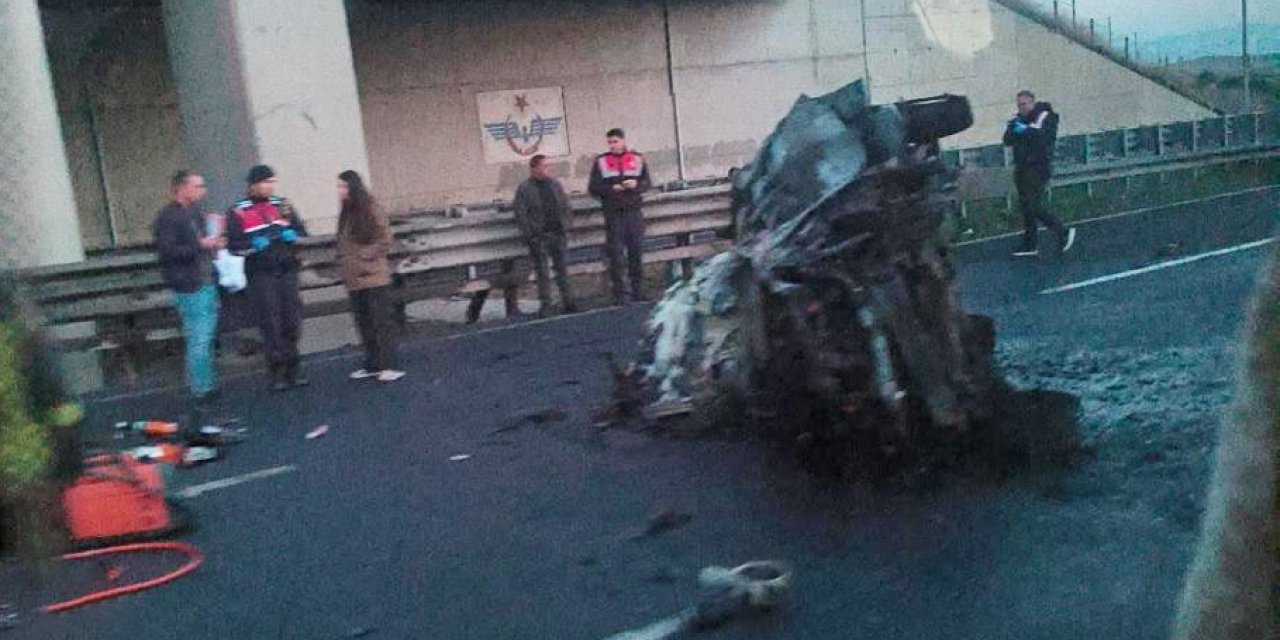 Refüje çarpıp alev alan araç, sürücüye mezar oldu