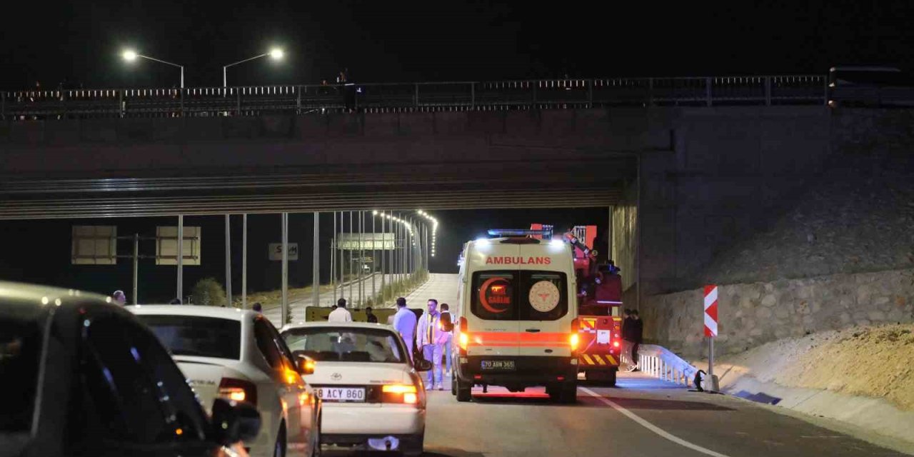 Atlamak için üst geçide çıkan genci jandarma kurtardı