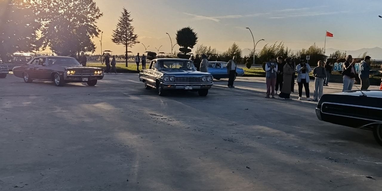 Klasik Otomobil Tutkunları Beyşehir’de Buluştu