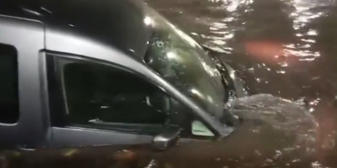 Alt geçidi su bastı, sürücü ve kızı mahsur kaldı