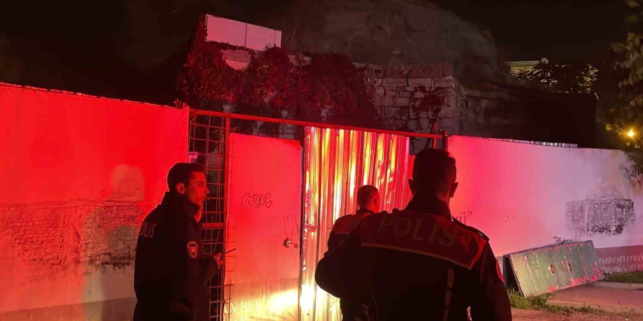 Tarihi Süleyman Bey Hamamı bahçesinde korkutan yangın