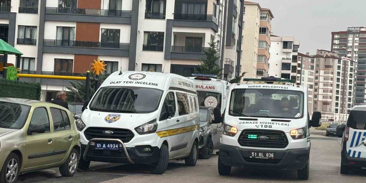 Niğde'de 22 Yaşındaki Genç Kız Çatı Katında Ölü Bulundu