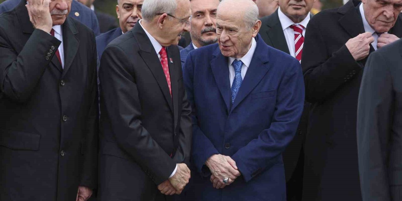 Anıtkabir'deki Törende Bahçeli ile Kılıçdaroğlu Ayrıntısı