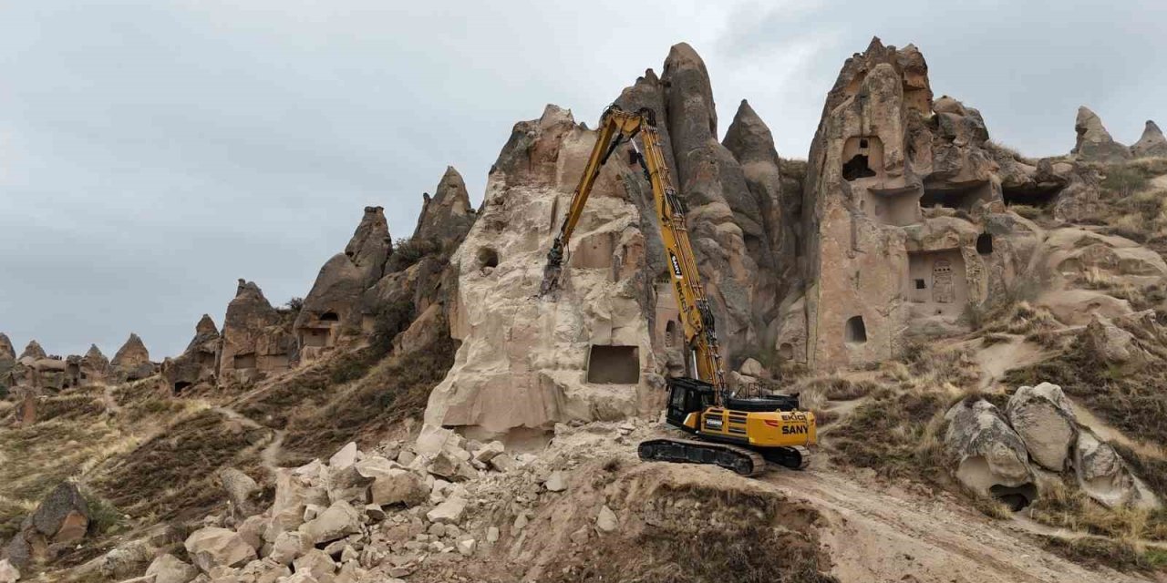 Çöken peribacasının çevresinde temizlik çalışmaları başladı