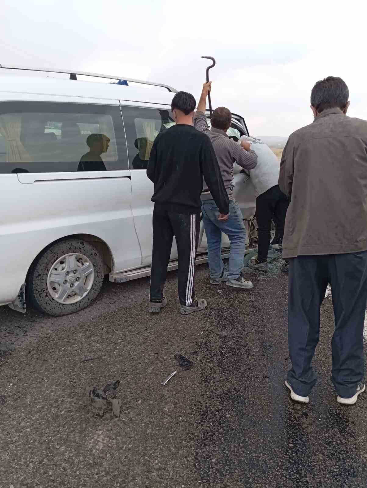 Kulu’da iki minibüs çarpıştı