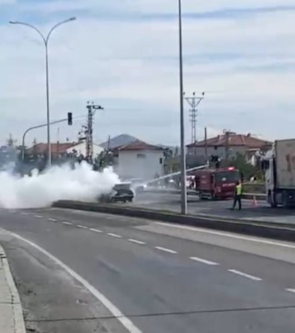 Karapınar’da Hareket Halindeki Otomobilde Yangın