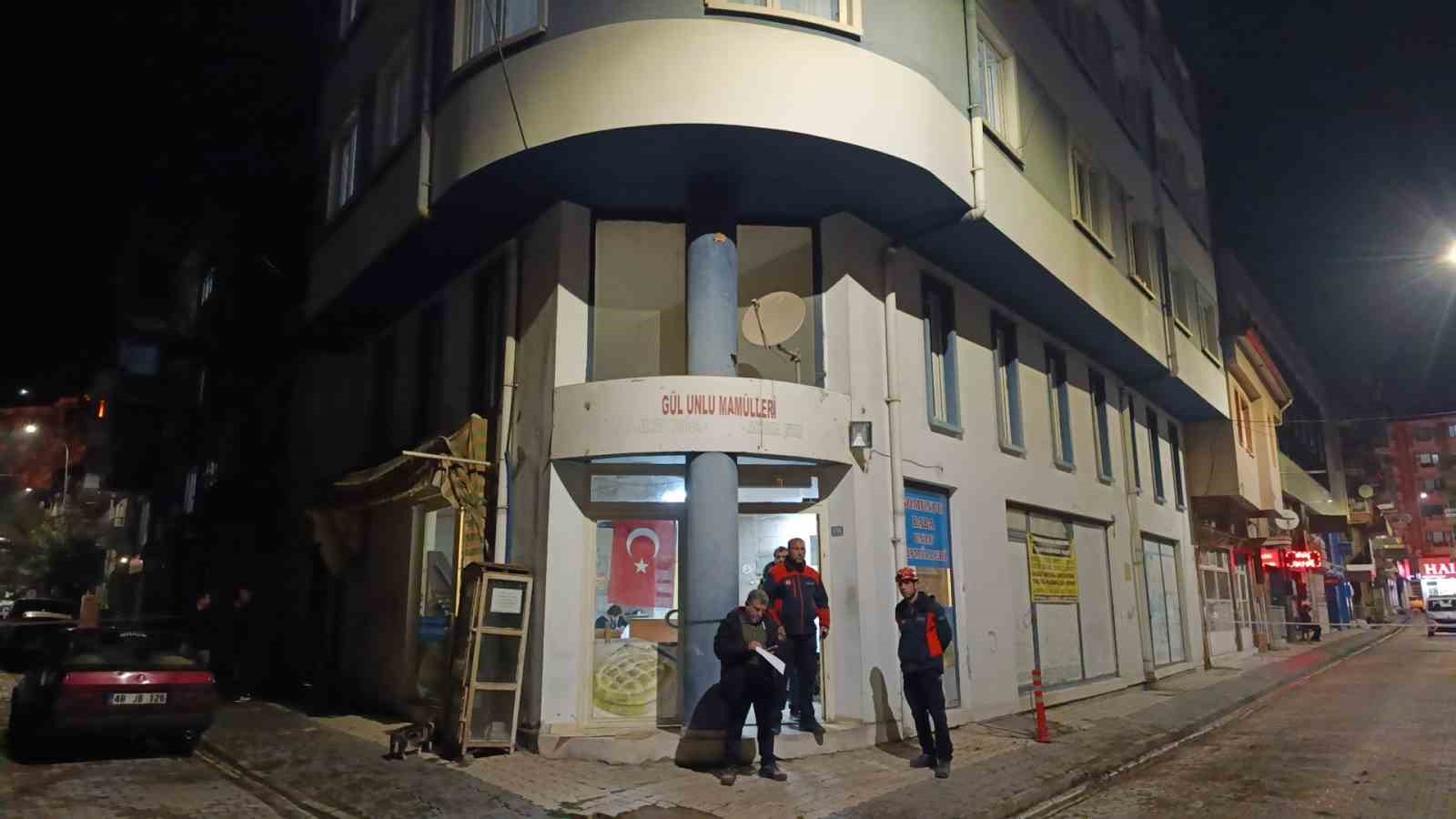 Afyon’da Tahliye Alarmı: Fırın Fayansı Çatladı