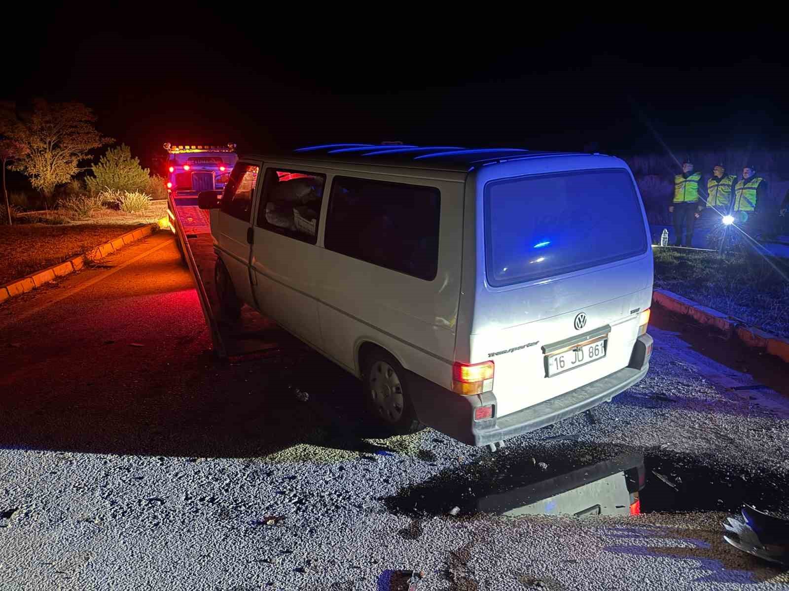 Araç devrilmedi onlarca can kurtuldu