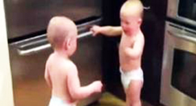 Bebekler de dedikodu yapar VİDEO