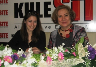Hazal Kaya, Konyalı hayranlarıyla buluştu