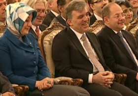 Beyaz'ın esprileri "Gül"dürdü VİDEO