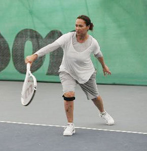 Avşar kızı kortlara döndü