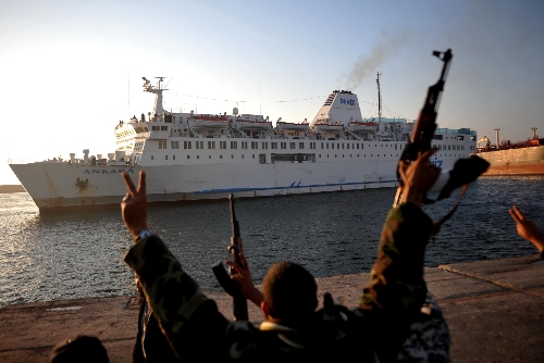 Tekbir ve 'Türkiye' ile karşılandı