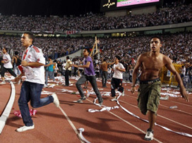 Maç bitti saha karıştı