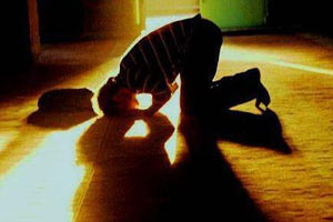 Sokakta namaz yasaklandı