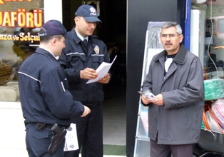 Kulu'da, polis vatandaşları broşürle uyardı