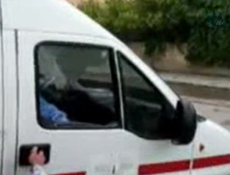 Ambulans görevlisini vurdular VİDEO