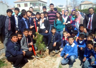 Beyşehir'de 10 bin fidan toprakla buluştu