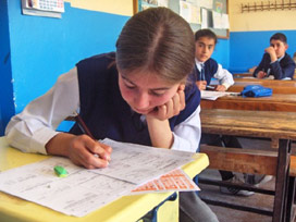 Öğrencilerin ilgisini Robotla çekiyor