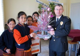 Öğrencilerden Emniyet Müdürü'ne ziyaret