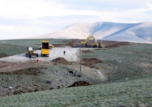 Beyşehir'de yol çalışmaları sürüyor