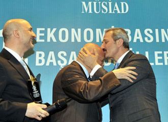 Bakan Çağlayan'dan ilginç öpücük
