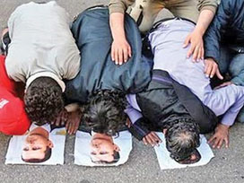 Hadi öp Başkan Esad'ın resmini