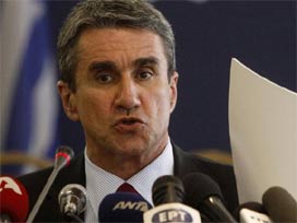 Yunanistan'da bakana yumruklu saldırı