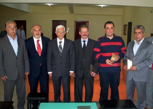 İş adamlarına teşekkür plaketi verildi