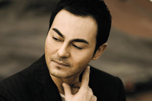 Serdar Ortaç babasının gönlünü aldı