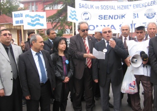 Yücel: Eşit ücret istiyoruz