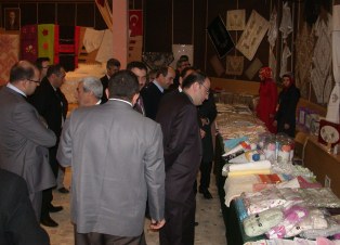 Sarayönü'nde öğrenciler yararına kermes