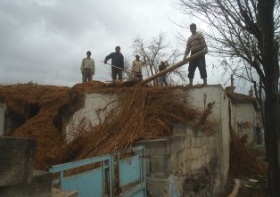 Eski yapılar, yerini modern binalara bırakıyor